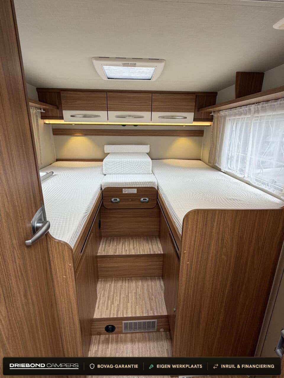 Carado T447 Euro6 Enkele Bedden Luifel Zonnepaneel Bearlock, Caravans en Kamperen, Airbags, 7 tot 8 meter, Bedrijf, Elektrische ramen