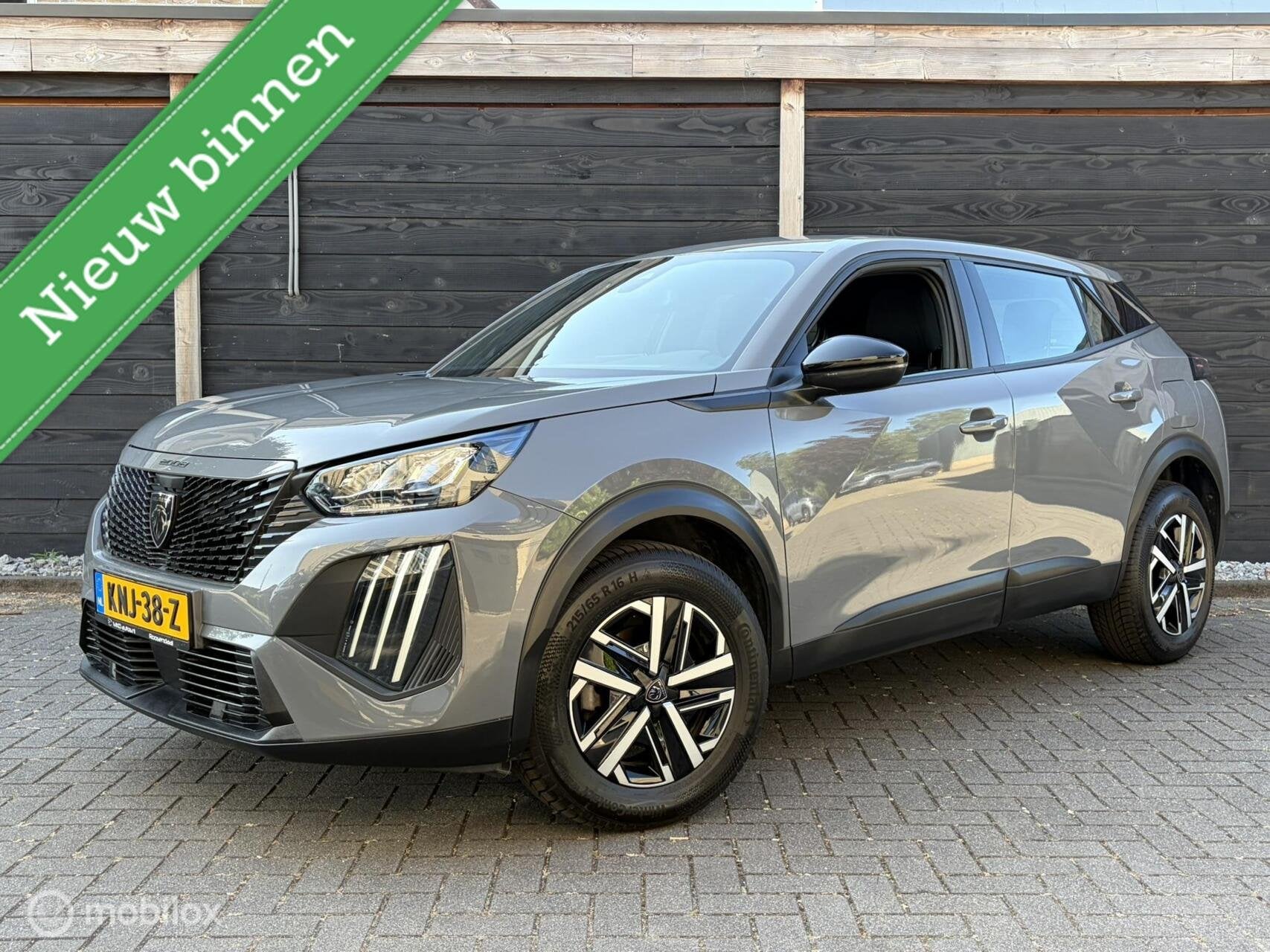 Peugeot 2008 Allure Full map nav / carplay / camera 360 / 27, Voorwielaandrijving, Dealer onderhouden, Stof, Gebruikt