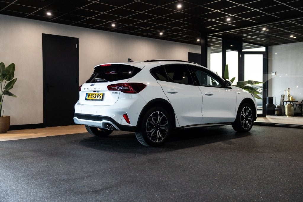 Ford Focus 1.0 EBH Active X | Comf stoelen | Park Sens V - A, Stof, Gebruikt, Wit, Bedrijf