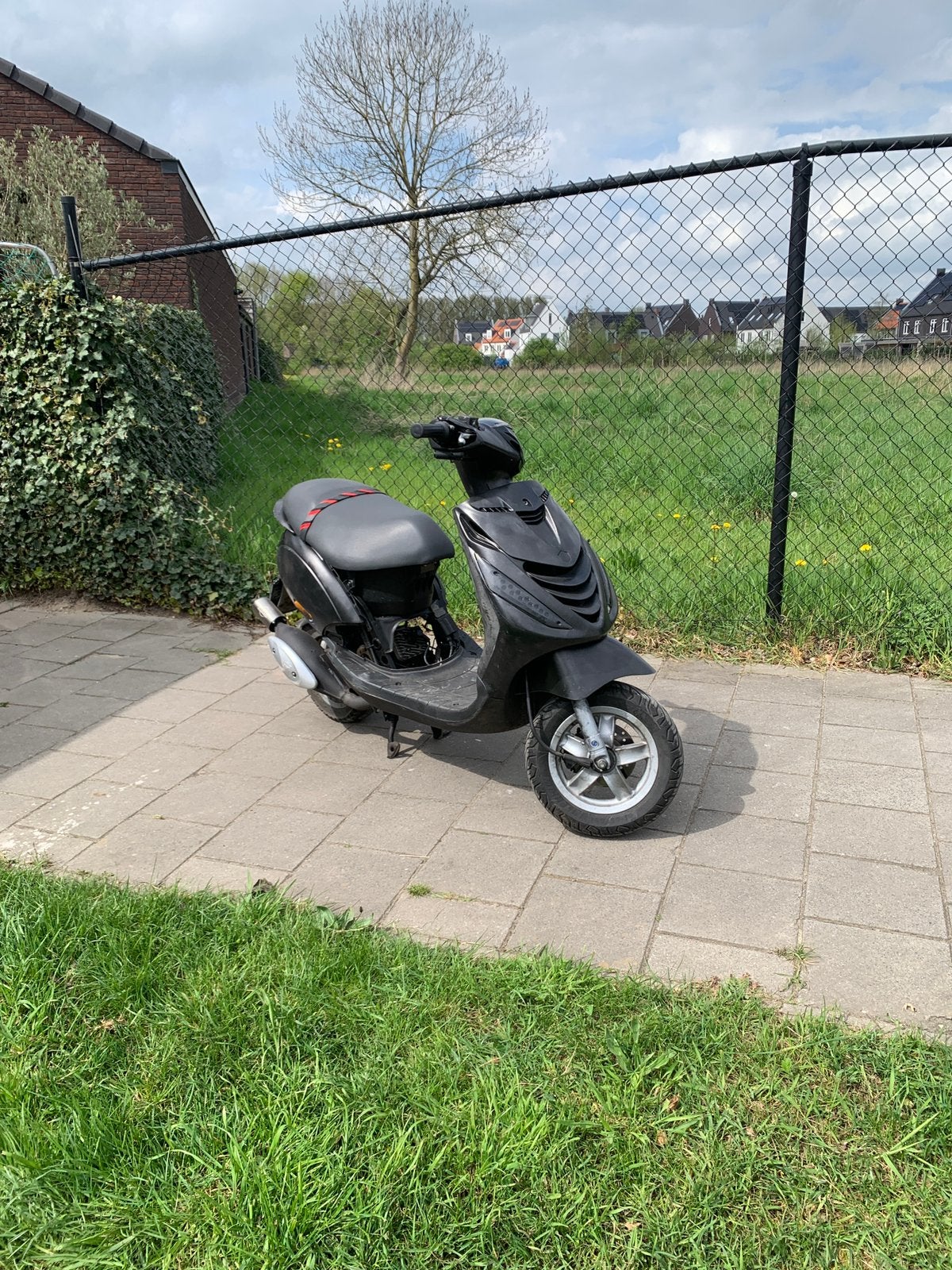 ZIP 70CC 2T, Fietsen en Brommers, Scooters | Piaggio, Tweetakt, Maximaal 45 km/u, Ophalen of Verzenden, Zo goed als nieuw