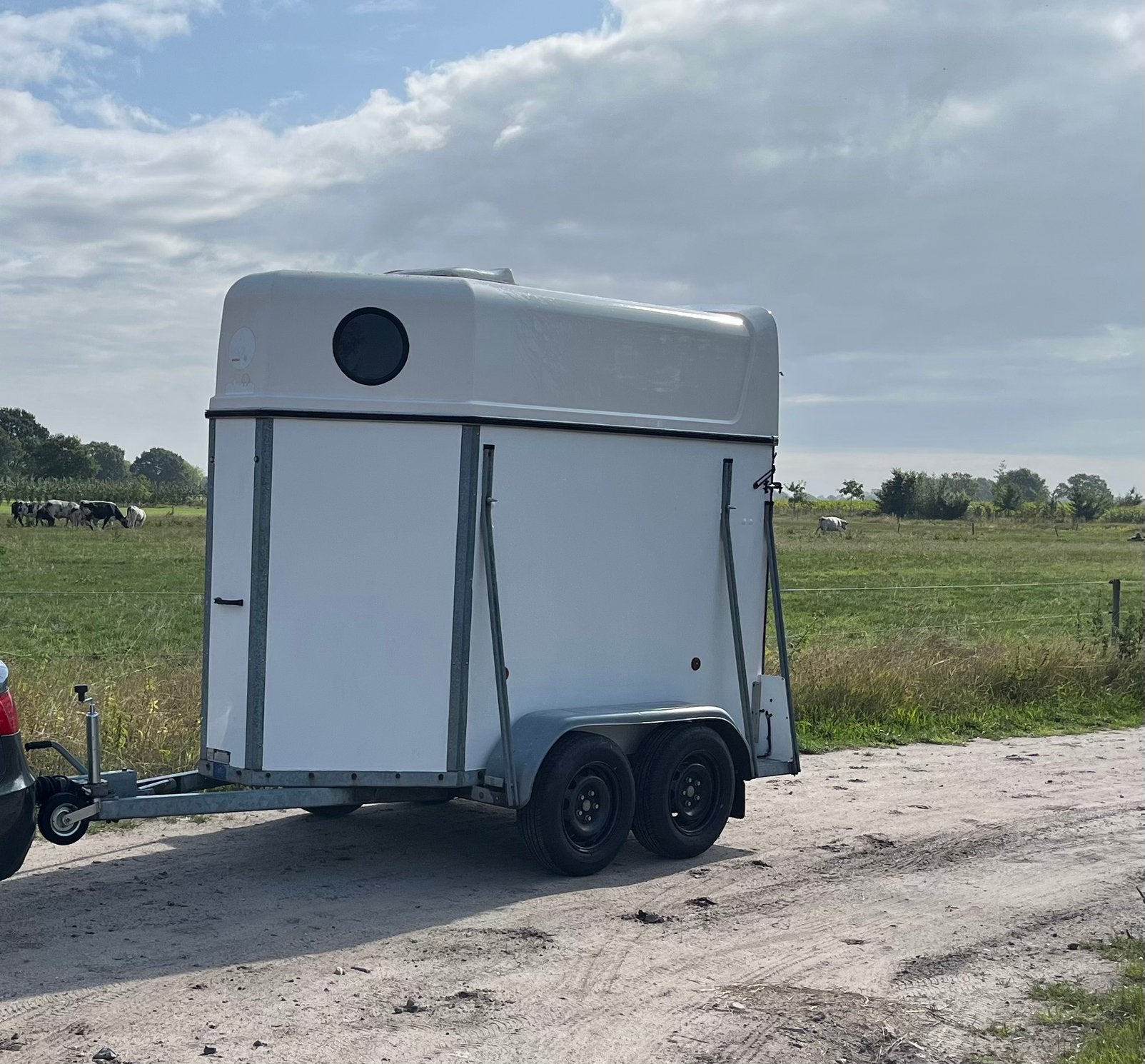 1 1/2 paards sluis trailer, Ophalen, Zo goed als nieuw, Hout