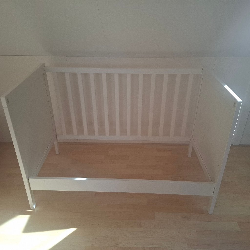 Ikea Sundvik babybedje wit, verstelbaar, Ophalen, Gebruikt, Ledikant
