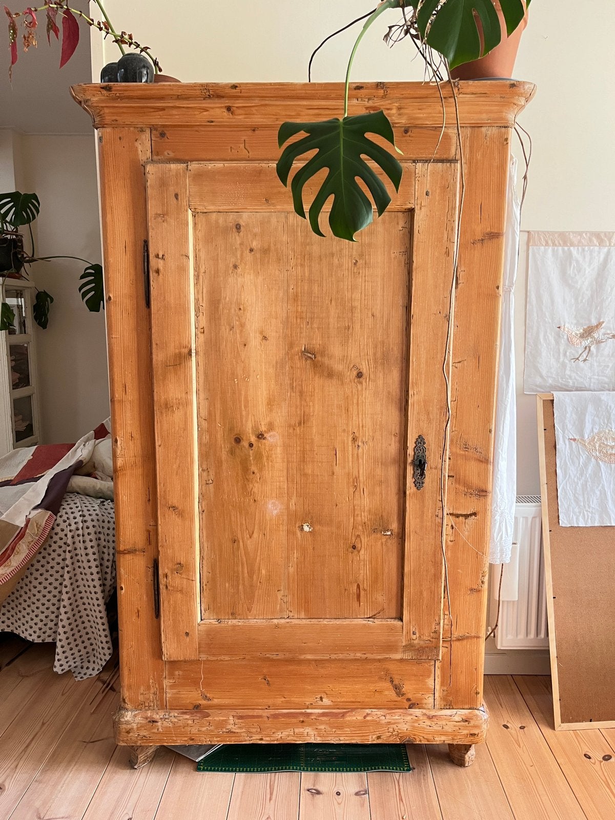 Brocante oude plankenkast grenen met deur, Ophalen