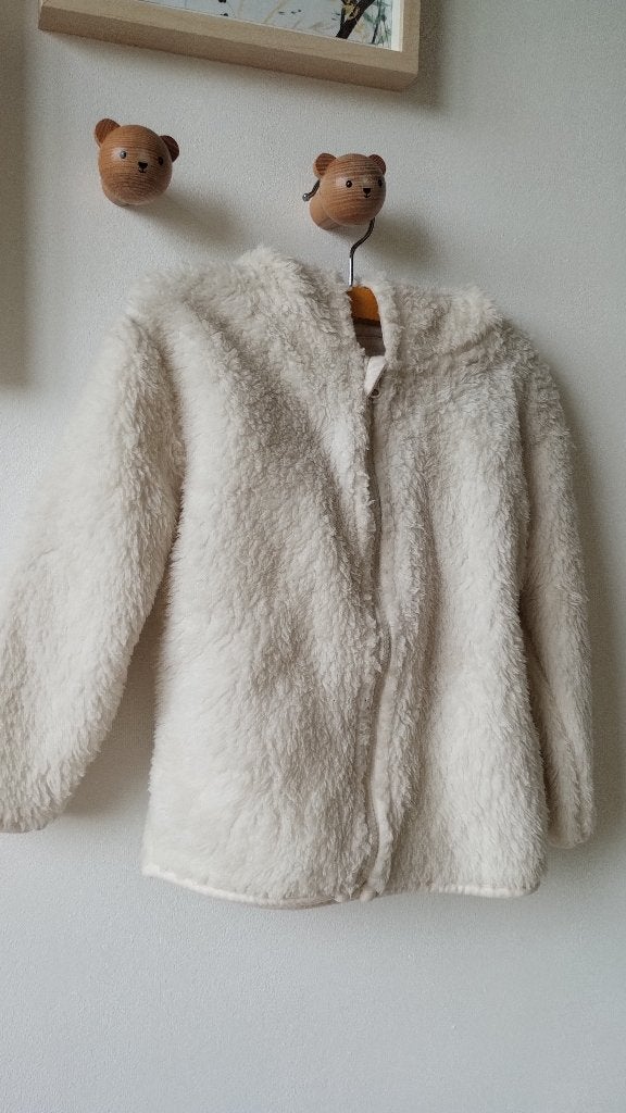 Nieuwe zachte teddy jas met capuchon, 86/92. Baby / peuter, Jongen of Meisje, Nieuw, Ophalen of Verzenden, Onbekend