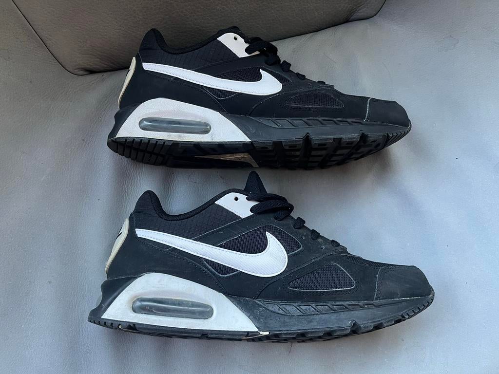 Nike Air Max Ivo maat 44 zo goed als nieuw, Zwart, Ophalen of Verzenden, Sneakers of Gympen, Zo goed als nieuw