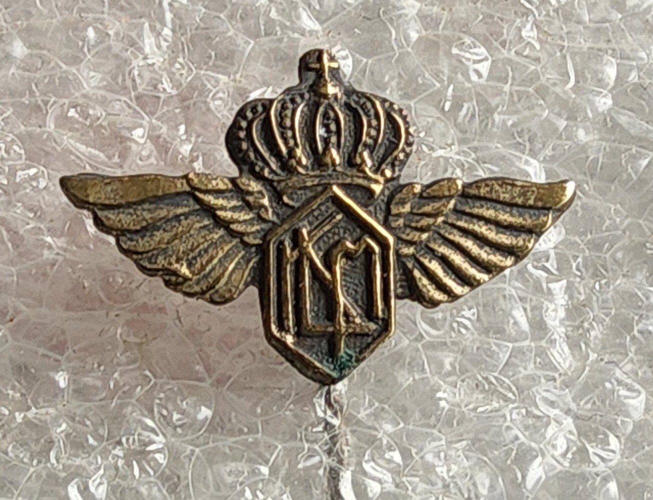Vintage KLM Speldje Vliegerinsigne met Kroon, Verzamelen, Ophalen of Verzenden, Gebruikt, Overige onderwerpen, Speldje of Pin