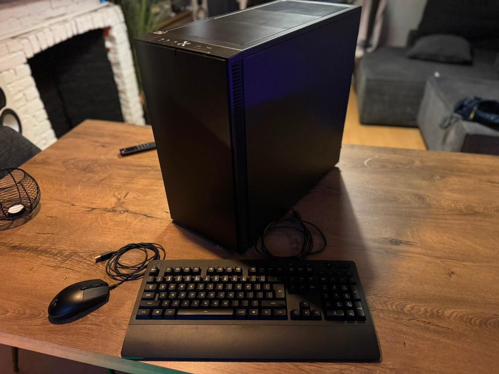 pc + Gaming Keyboard + mouse, Ophalen, Cdd, Zo goed als nieuw, Ddd