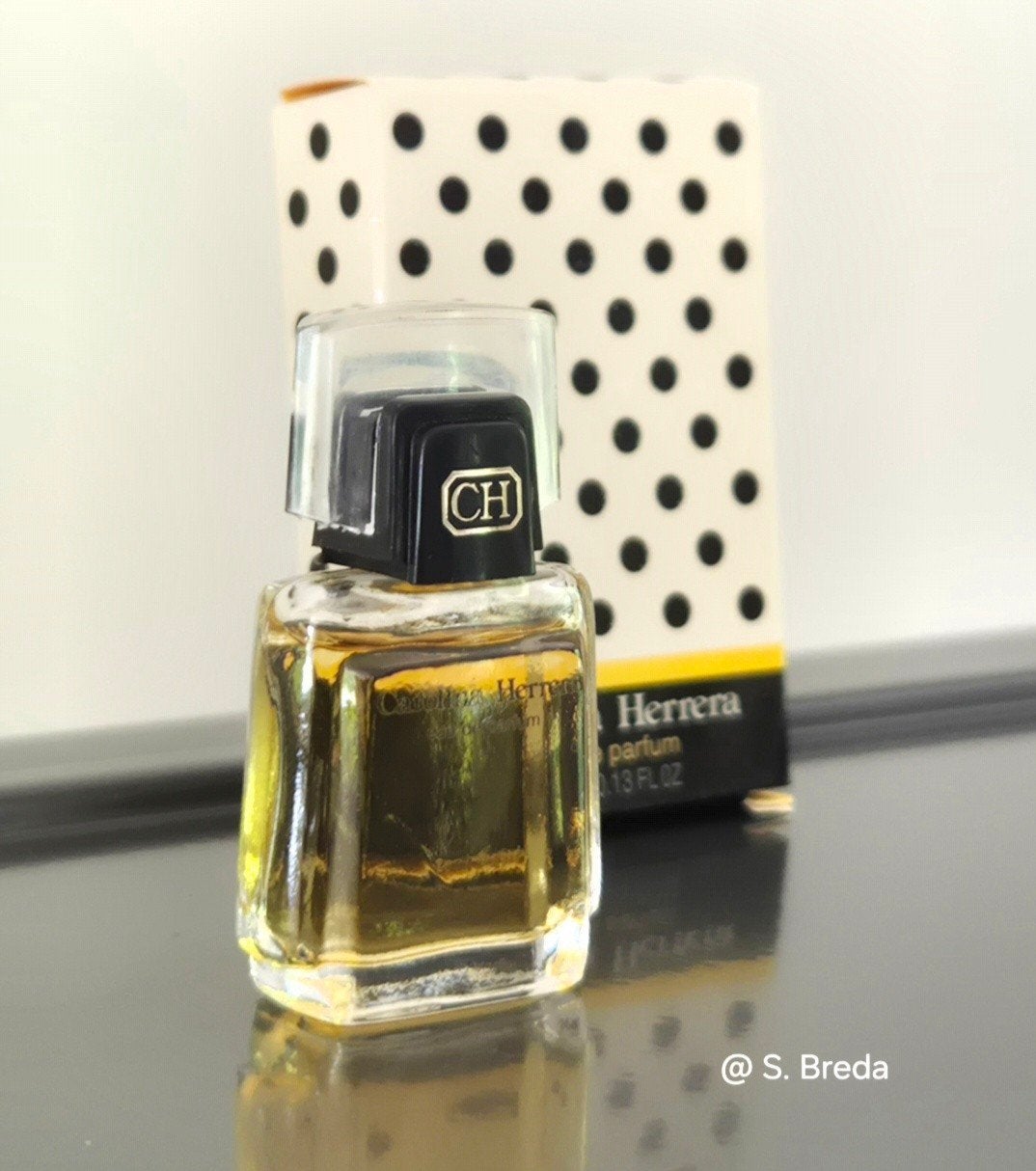 Carolina Herrera - volle Eau de Parfum miniatuur met doosje, Ophalen of Verzenden, Zo goed als nieuw, Miniatuur, Gevuld