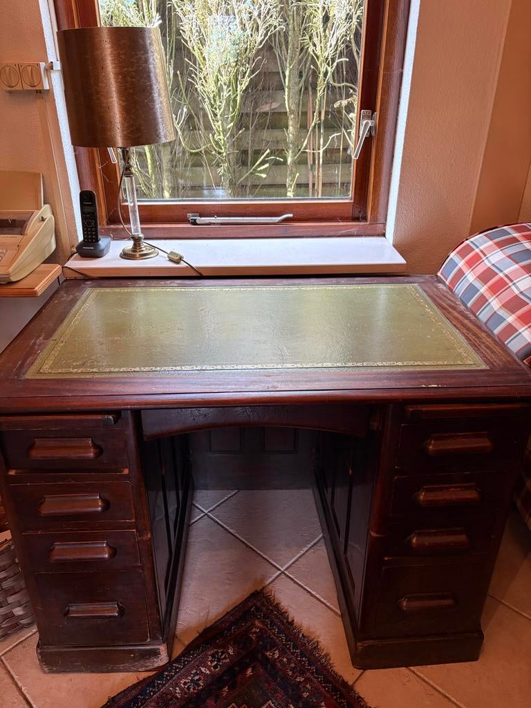 Antiek bureau met groen leren blad, Antiek en Kunst, Antiek | Meubels | Tafels, Ophalen