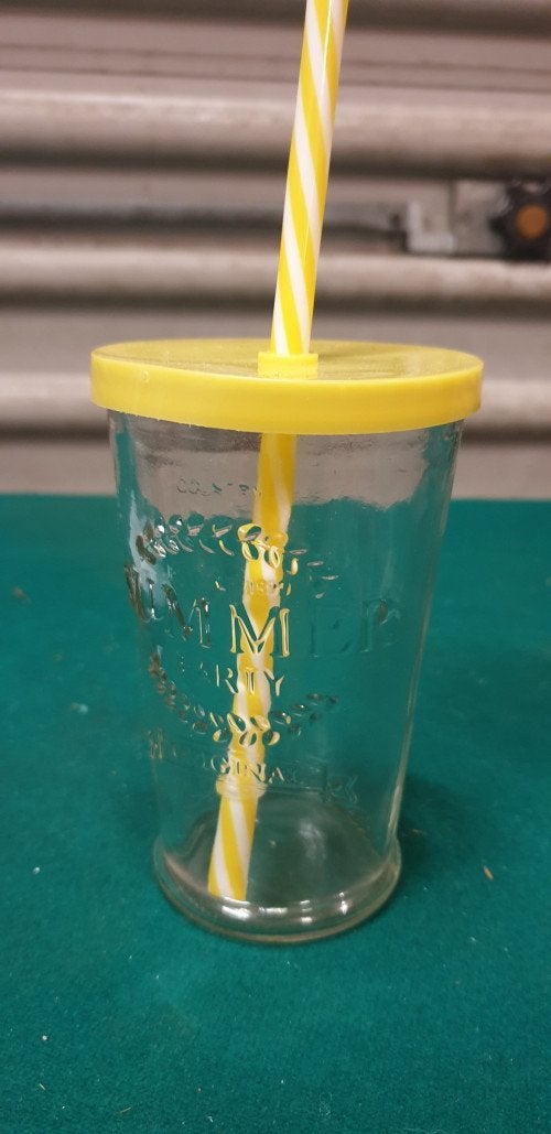 glas met kunststof rietje en deksel, Ophalen of Verzenden, 'T Olde Gre-j, Info@toldegrej.nl, Endepoelstraat 20f Didam