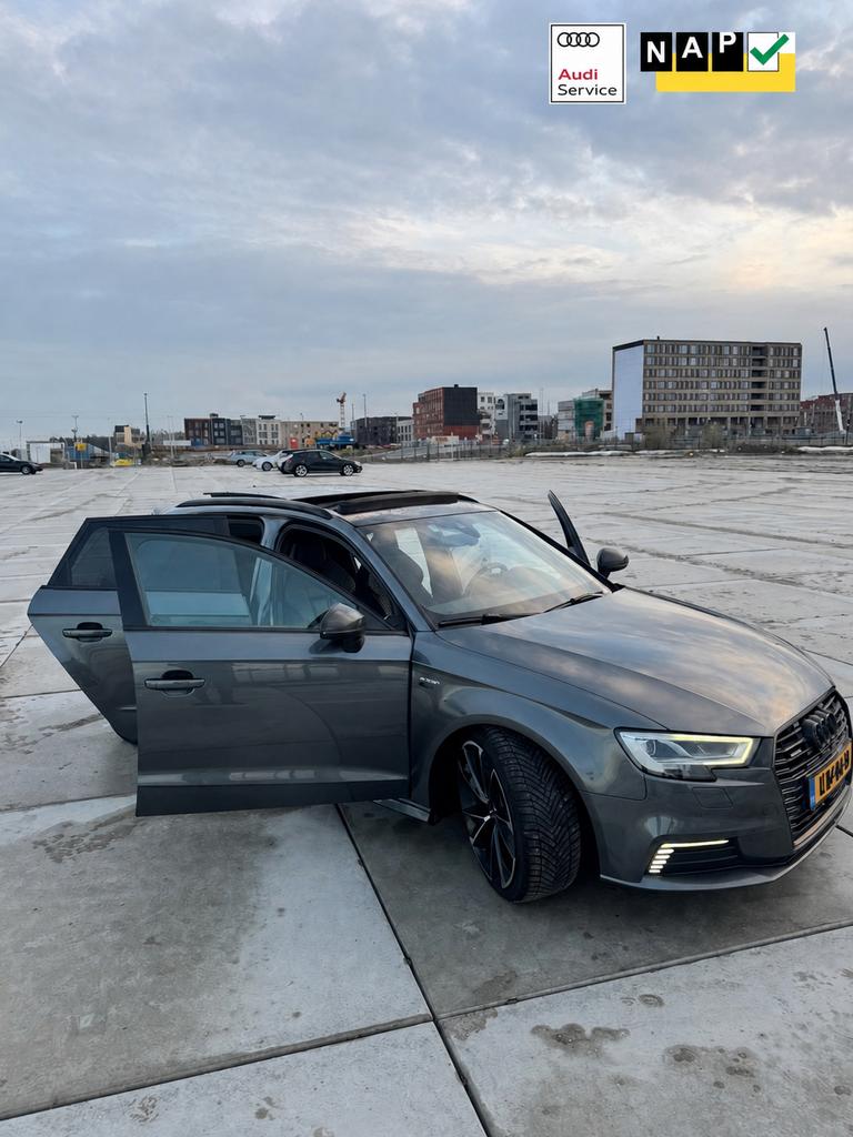 Audi A3 e-tron (RS uitvoering)Pano|Dealer OH|3xS-line|Keyles, 4 cilinders, 1395 cc, 149 pk, Zilver of Grijs