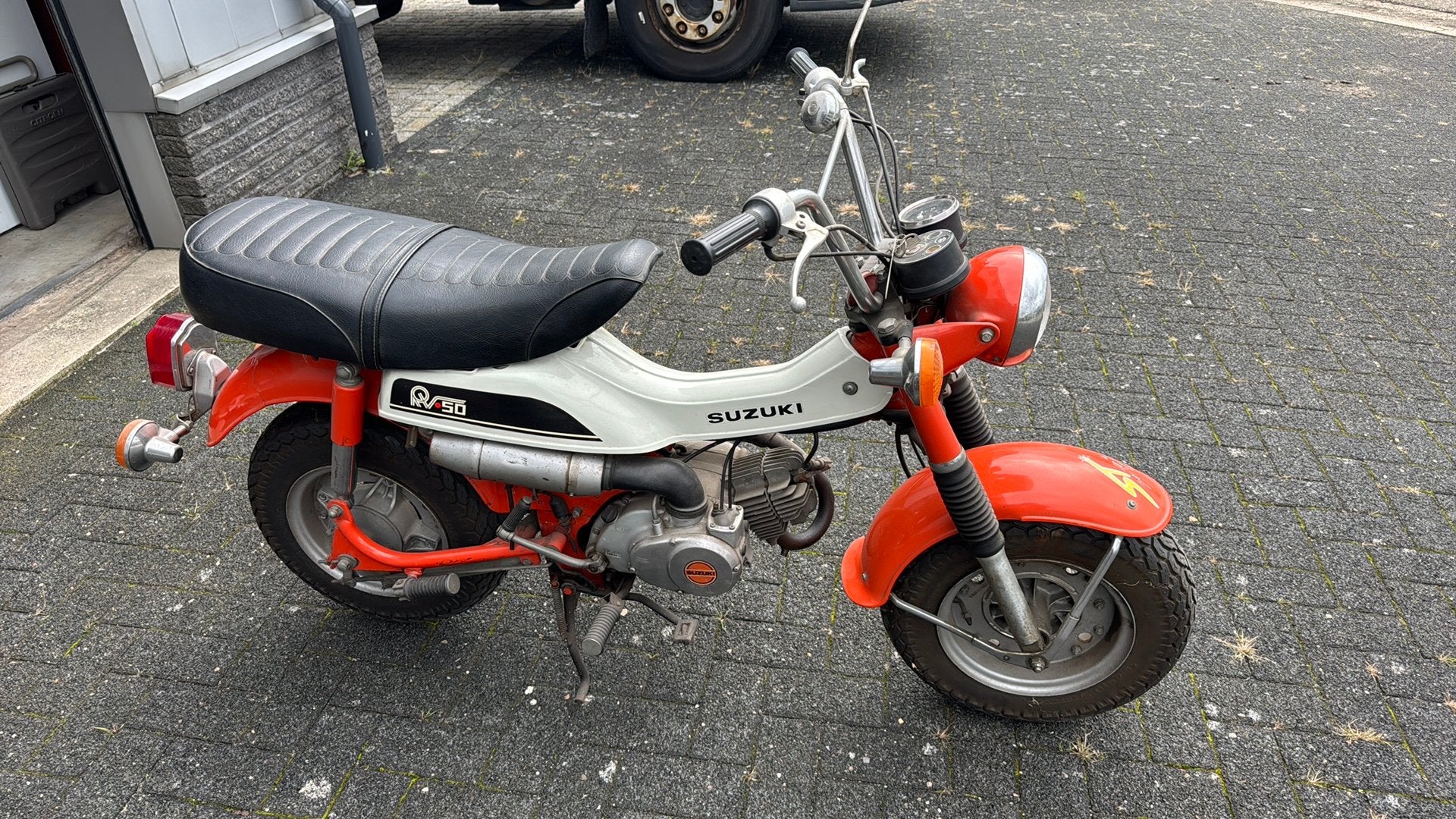 Mooie Suzuki rv50 , beetje stoffig, heb er geen tijd voor, Fietsen en Brommers, Ophalen, Overige merken