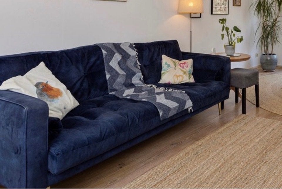 Navy velvet sofa, Huis en Inrichting, Ophalen, Gebruikt, Tweepersoons, Metaal