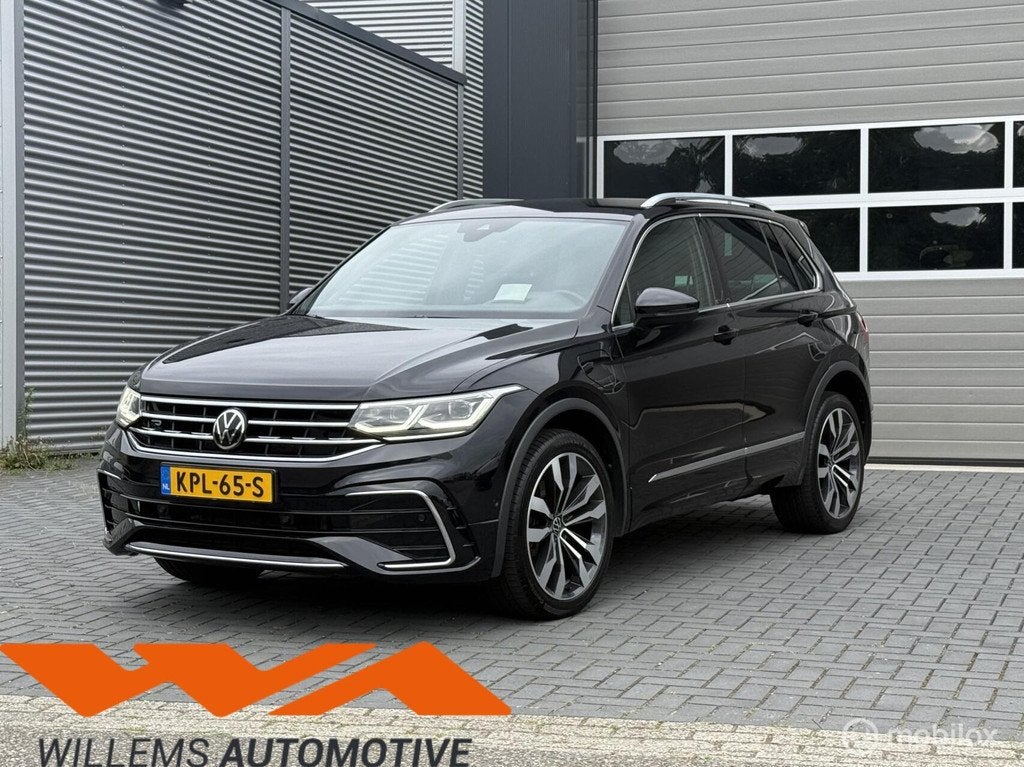 Volkswagen Tiguan 1.4 TSI eHybrid R-Line Trekhaak|HUD|ACC, Auto's, Volkswagen, 1716 kg, 4 cilinders, Zwart, Hybride Elektrisch/Benzine
