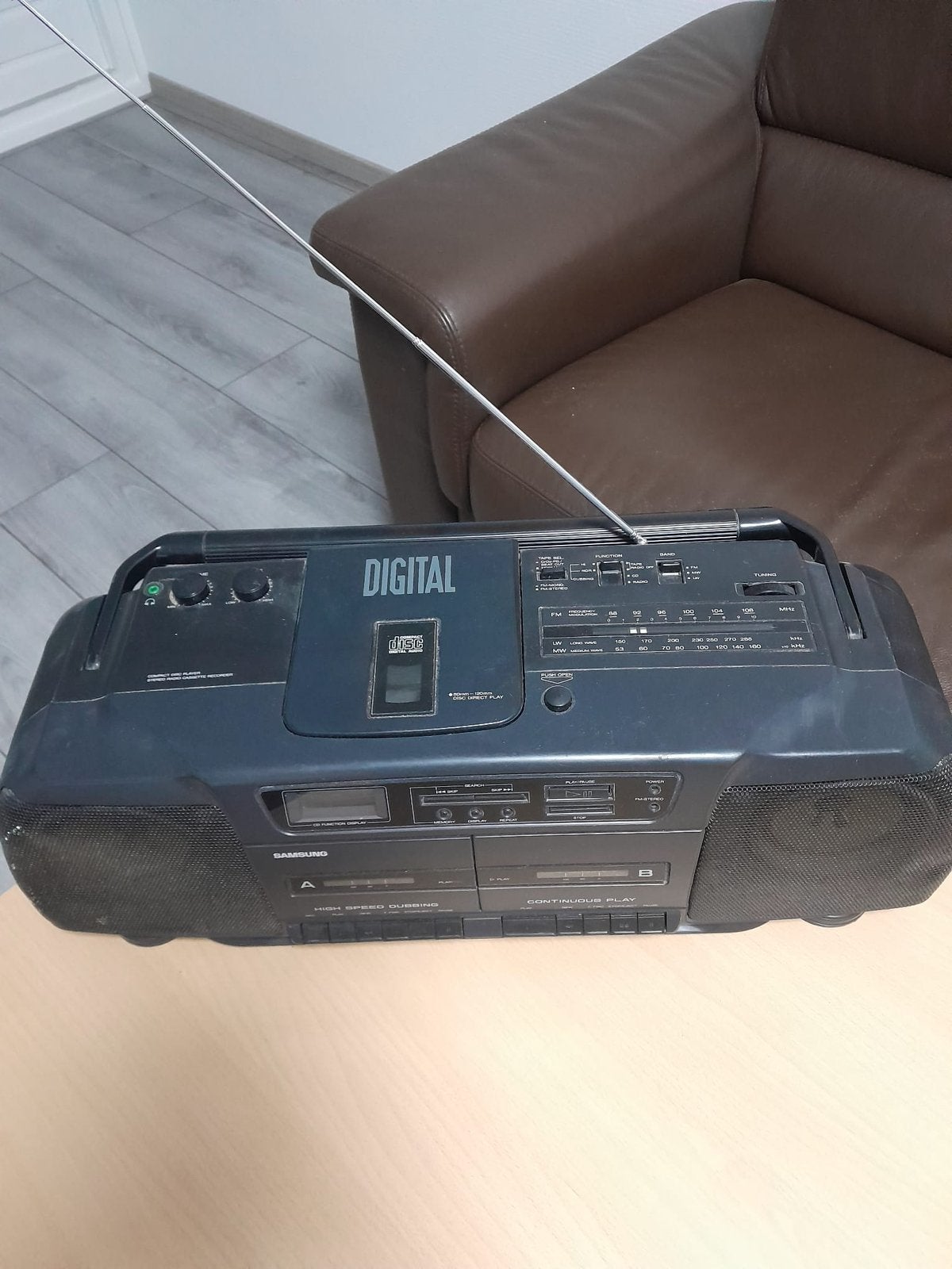 Radio Samsung, Ophalen, Zo goed als nieuw