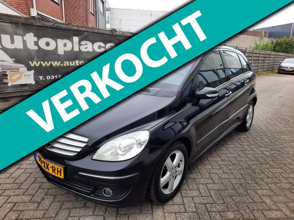 Mercedes-Benz B-klasse 200 ECC ZWART METALLIC, Voorwielaandrijving, Gebruikt, Zwart, 4 cilinders