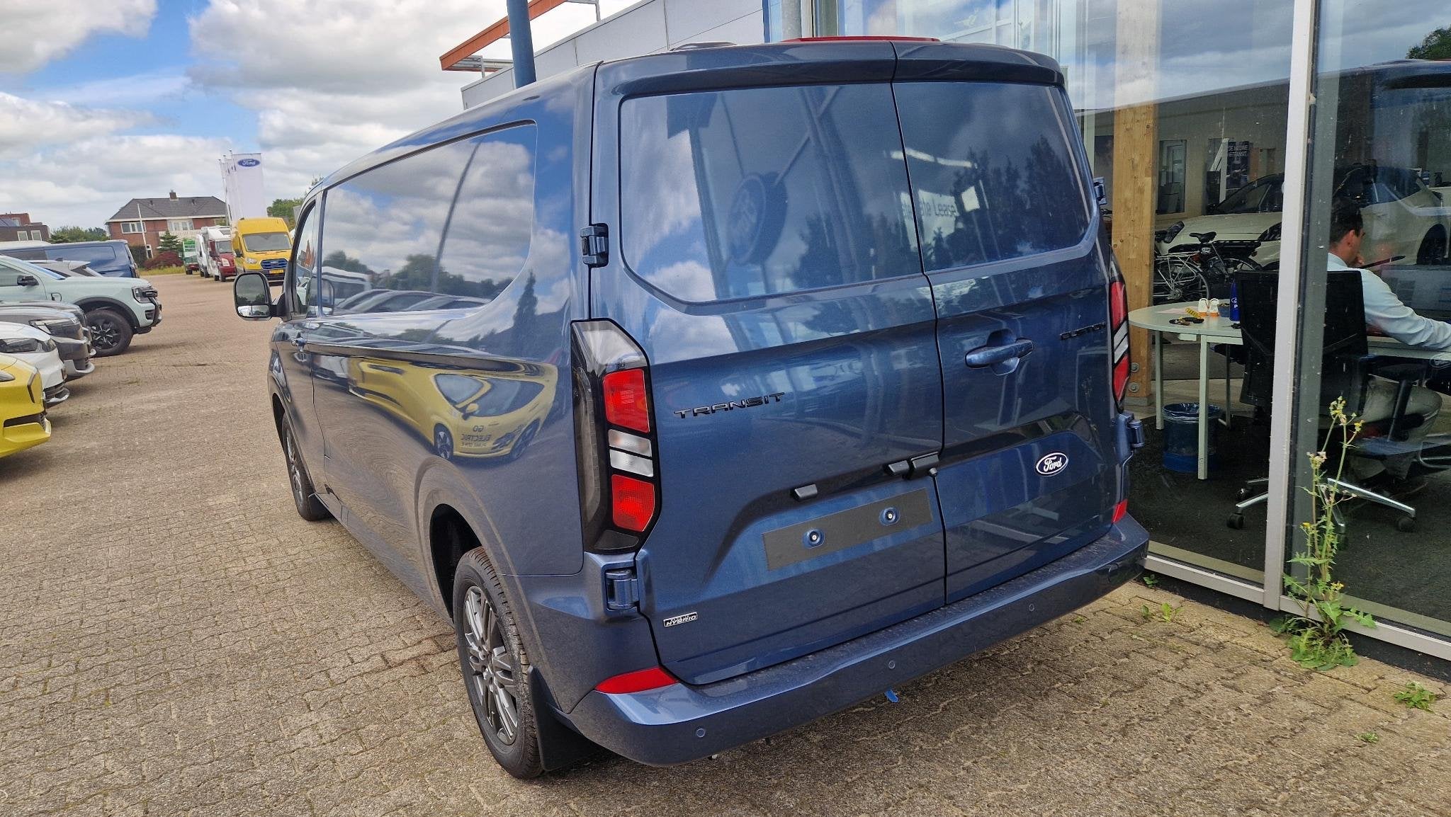 Ford Transit Custom 320 2.5 PHEV L2H1 Limited | 233pk | Driv, Auto's, Bestelauto's, Gebruikt, Euro 6, 4 cilinders, Blauw