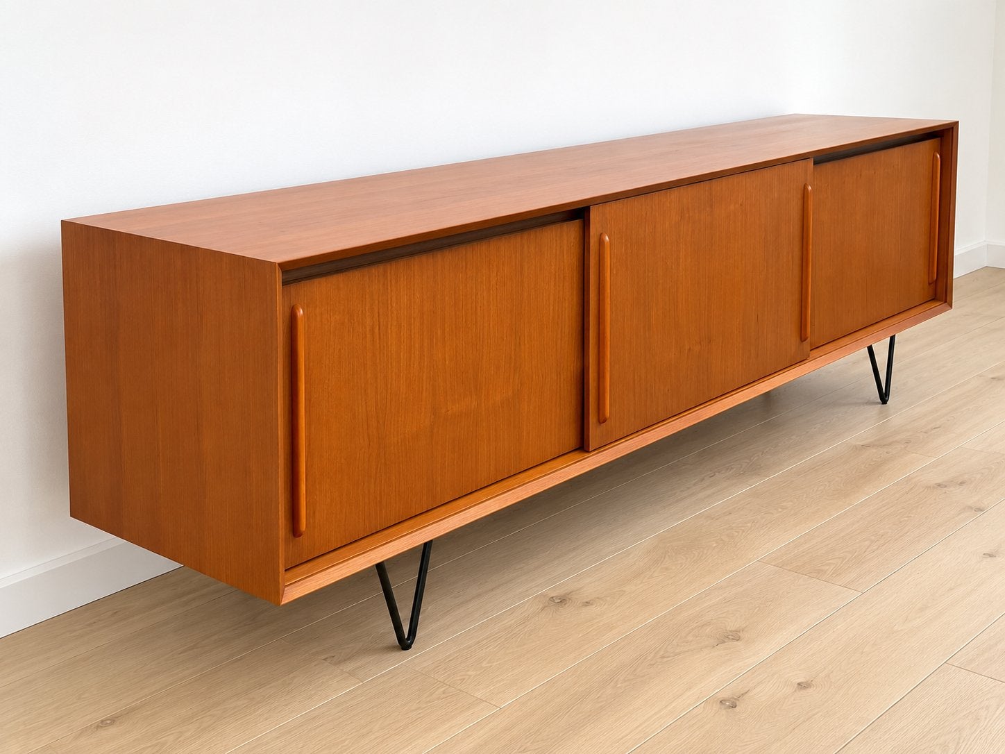 Modern teak dressoir met vintage design, Vintage, Ophalen of Verzenden, Zo goed als nieuw, 200 cm of meer