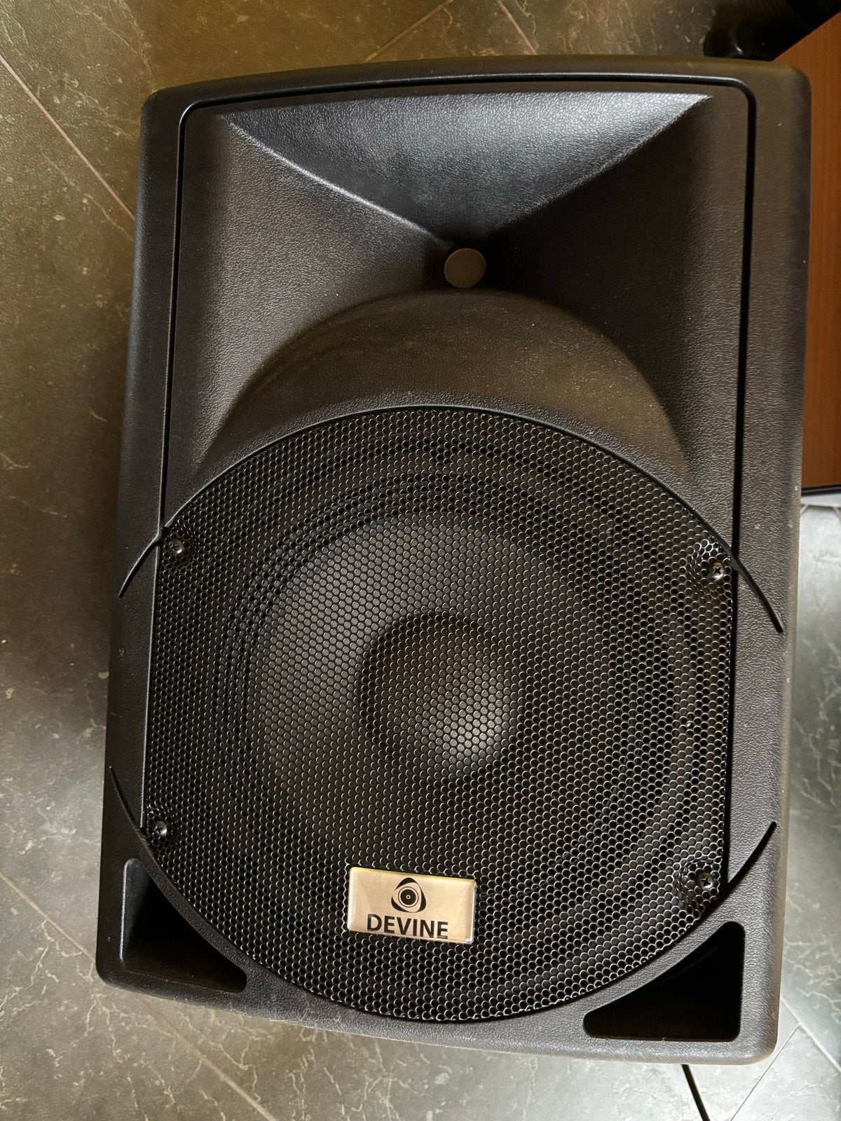 Devine Artis 10A active speaker met Microfoon(met standaard, Gebruikt, Overige typen, 60 tot 120 watt, Ophalen