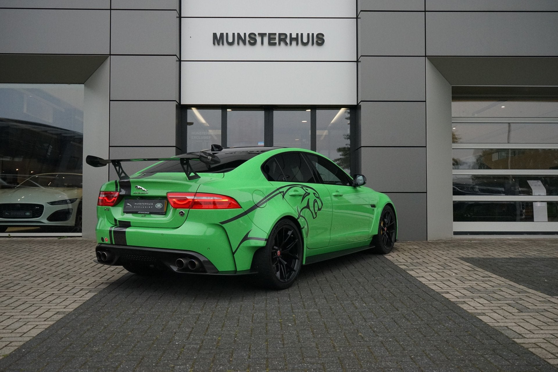 Jaguar XE 5.0 SV Project 8 | 1 of 300 | (bj 2019, automaat), Auto's, Jaguar, Automaat, 1715 kg, 600 pk, Bedrijf