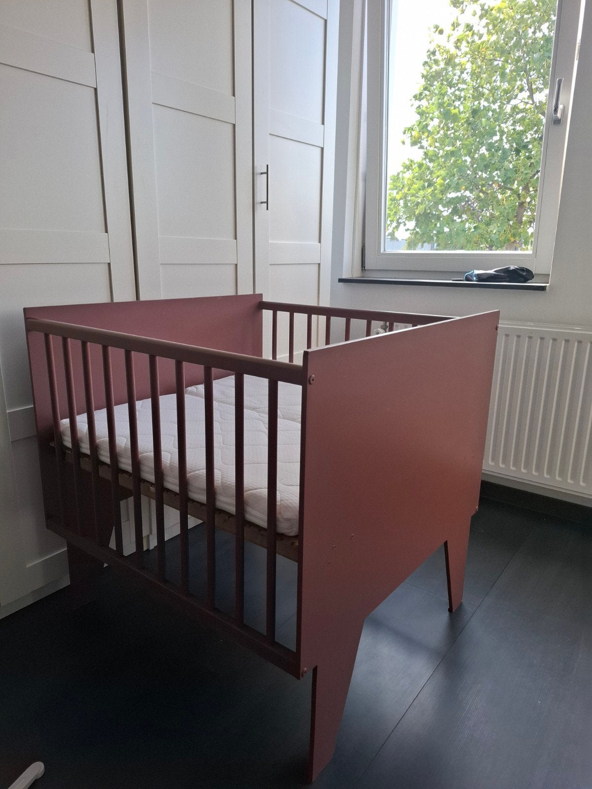 Tweelingwieg, samen in 1 bedje! Kleur Rooibos, Kinderen en Baby's, Ophalen, Zo goed als nieuw, Wieg