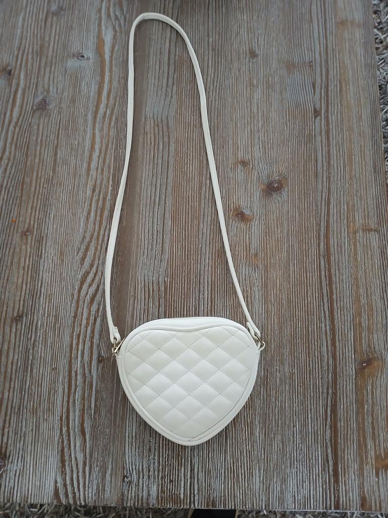 Tasje off white hartjes vorm, Sieraden, Tassen en Uiterlijk, Tassen | Schoudertassen, Ophalen of Verzenden, Wit