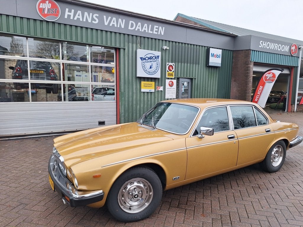 Jaguar XJ 5.3 V12 de Luxe LWB (bj 1982, automaat), Auto's, Automaat, 296 pk, Bruin, Bedrijf