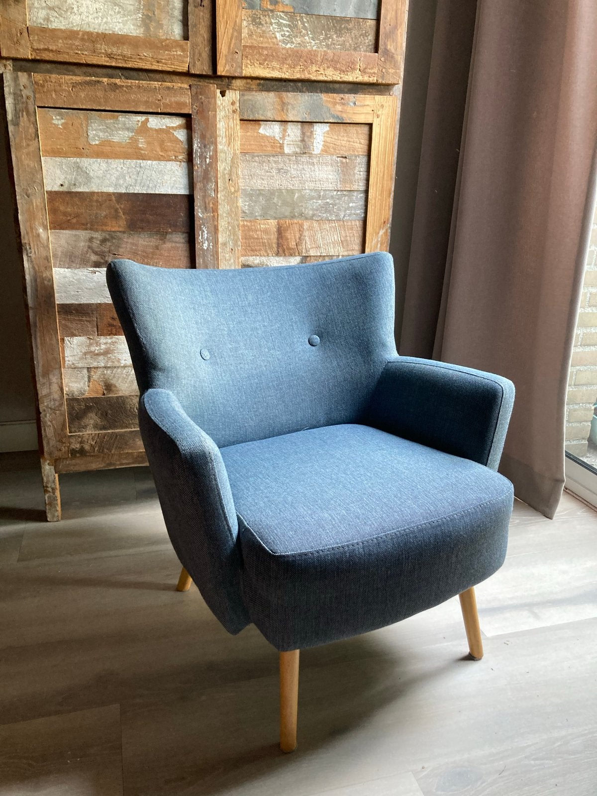 Salzburg blauwe retro armfauteuil met houten poten, Ophalen, Gebruikt, Minder dan 75 cm, Stof