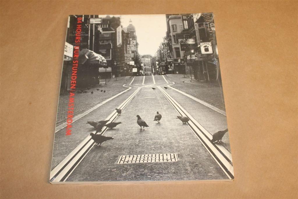 24 Hours Amsterdam — Fotoboek Drietalig, Nieuw in Plastic, Ophalen of Verzenden, Gelezen