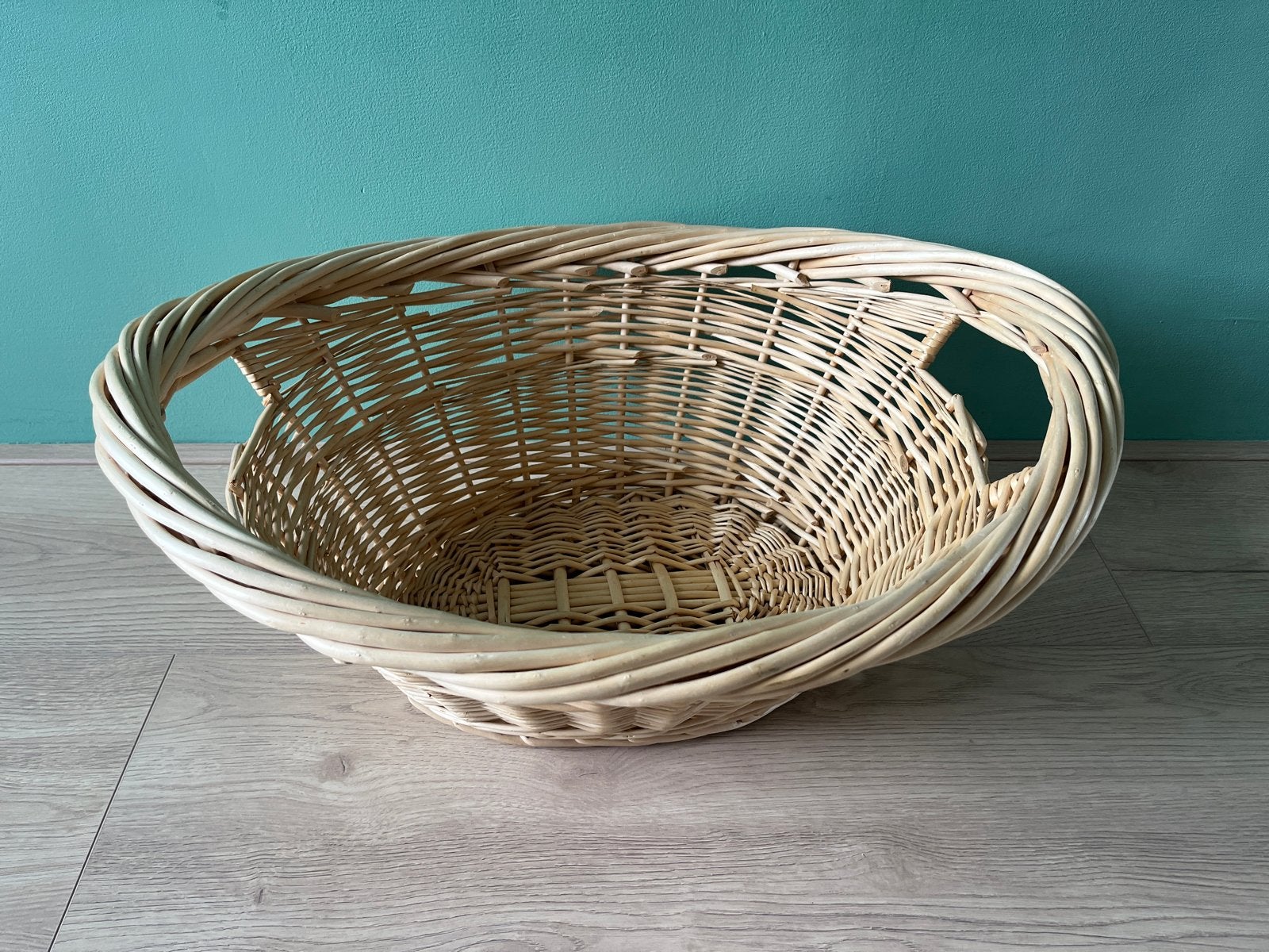 Grote rieten mand - ovaal, Huis en Inrichting, Woonaccessoires | Schalen en Manden, Ophalen, Met handvatten, Mand, Zo goed als nieuw