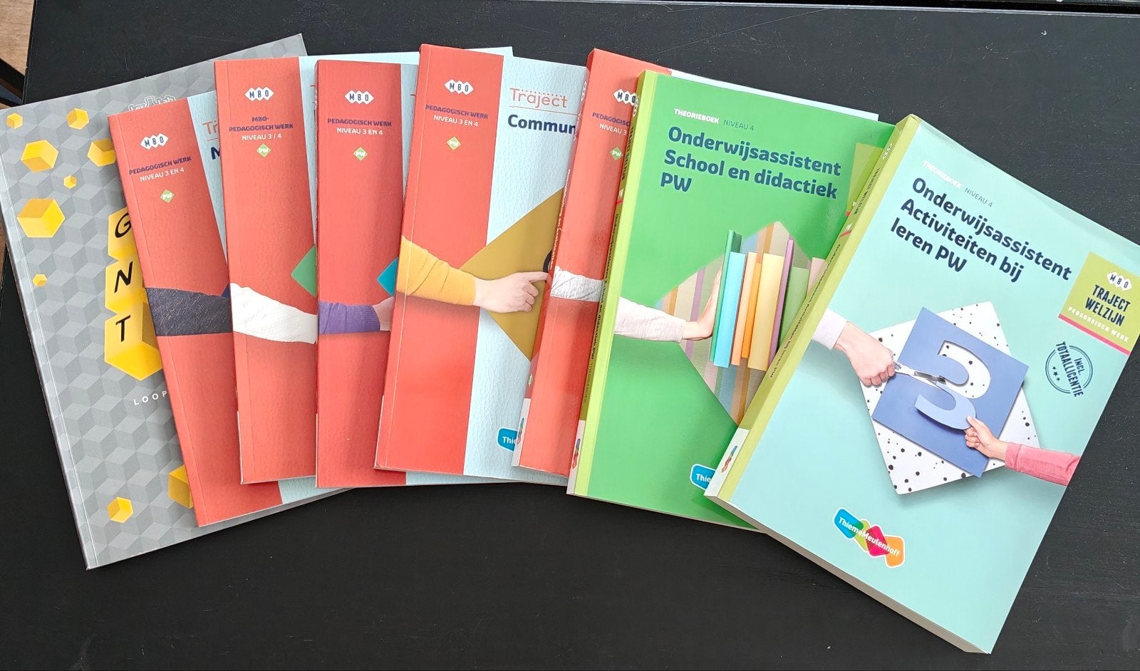 Onderwijsassistent MBO schoolboeken (diverse titels), Boeken, Gelezen, Diverse auteurs, Ophalen of Verzenden, MBO