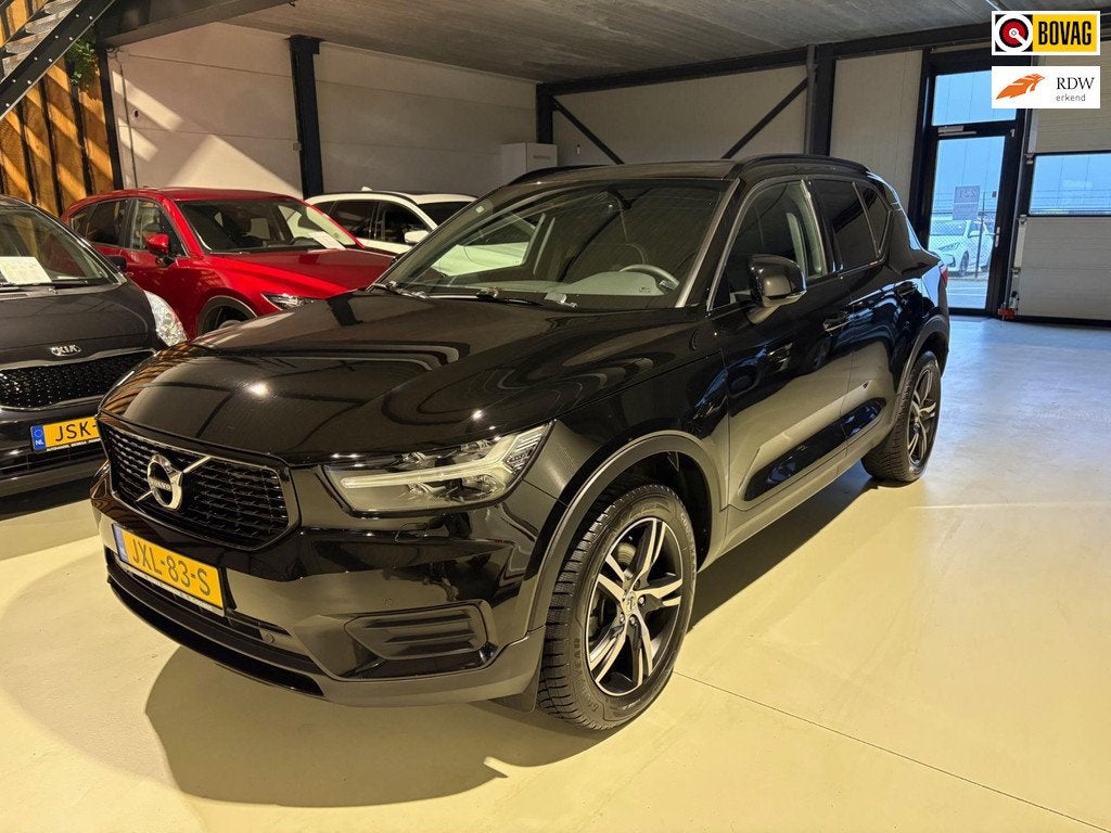 Volvo XC40 2.0 B4 R-design 2WD Panorama dak Mild Hybride, Auto's, Volvo, Gebruikt, Zwart, Bedrijf, Hybride Elektrisch/Benzine
