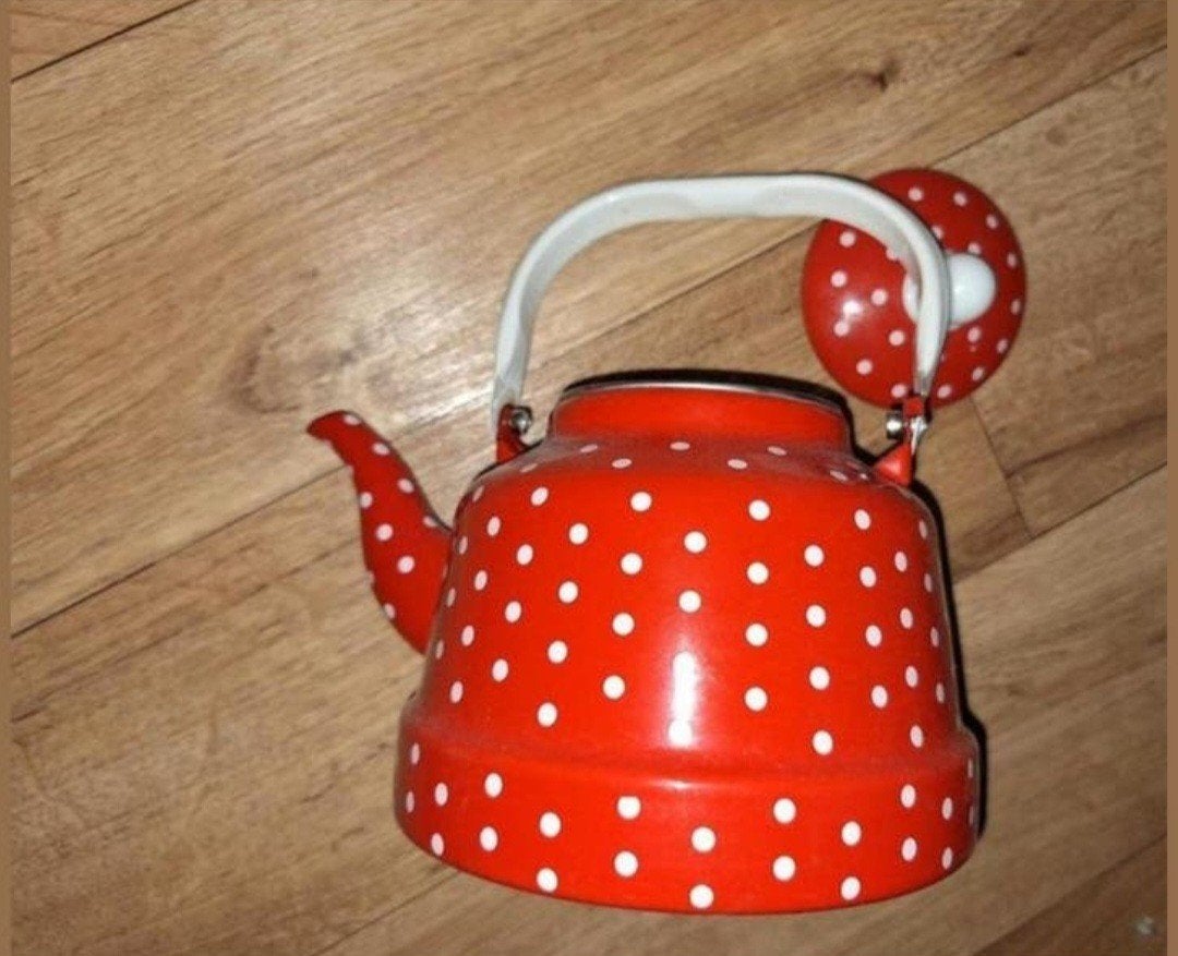 Rode theepot met witte stippen, Theepot/fluitketel, Ophalen of Verzenden, Zo goed als nieuw, Rood