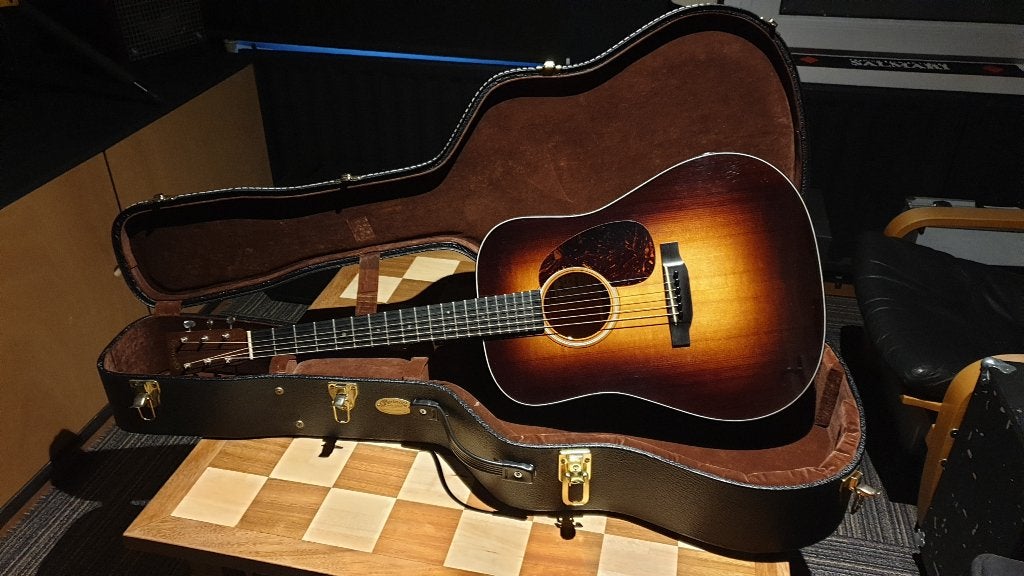Te Koop: Martin D18GE Sunburst 2012, Muziek en Instrumenten, Snaarinstrumenten | Gitaren | Akoestisch, Ophalen, Gebruikt, Western- of Steelstringgitaar