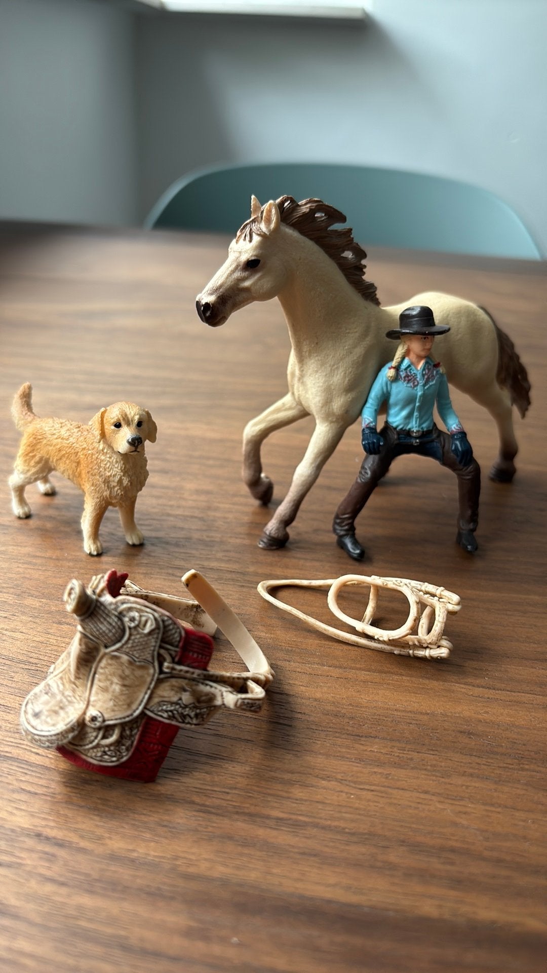 Schleich paardenset met ruiter, hond en accessoires, Ophalen of Verzenden, Zo goed als nieuw