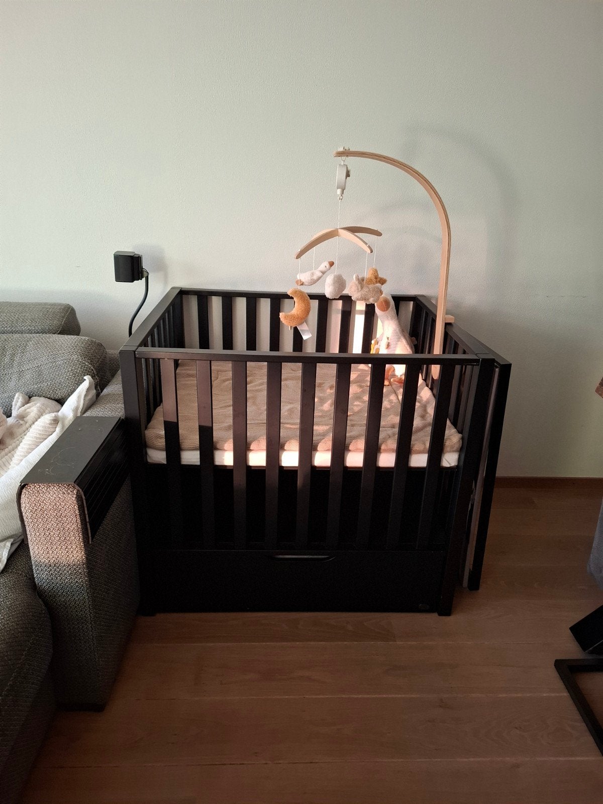 zwarte box met lade, Kinderen en Baby's, Boxen, Ophalen, Gebruikt, Vierkant, In hoogte verstelbaar