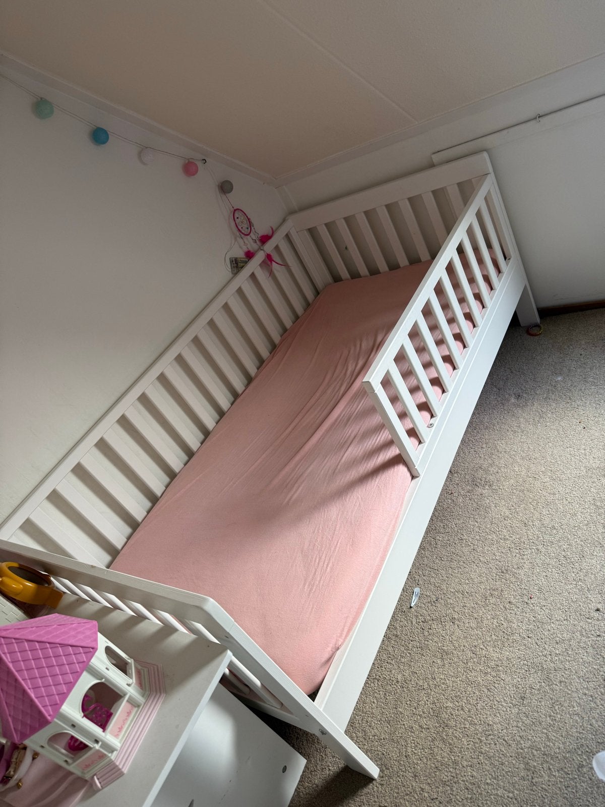 Petit Amelie Kinderbed PLUME z.g.a.n., Kinderen en Baby's, Kinderkamer | Bedden, Ophalen, 70 tot 85 cm, 140 tot 160 cm, Zo goed als nieuw