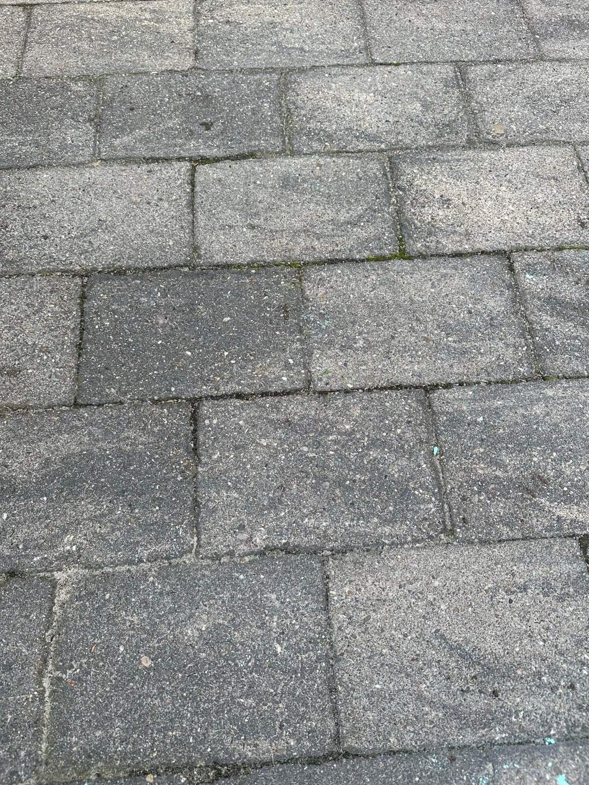Foto 3 van GRATIS betontegels antraciet 30x20x6 ±60 m² ook deelpartijen