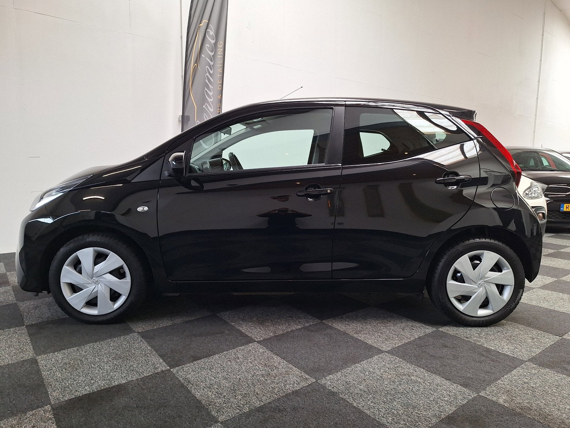 Toyota Aygo X-Play uitv. 1e EIGENAAR. 18.000 km NAP., Voorwielaandrijving, Stof, Gebruikt, Euro 6