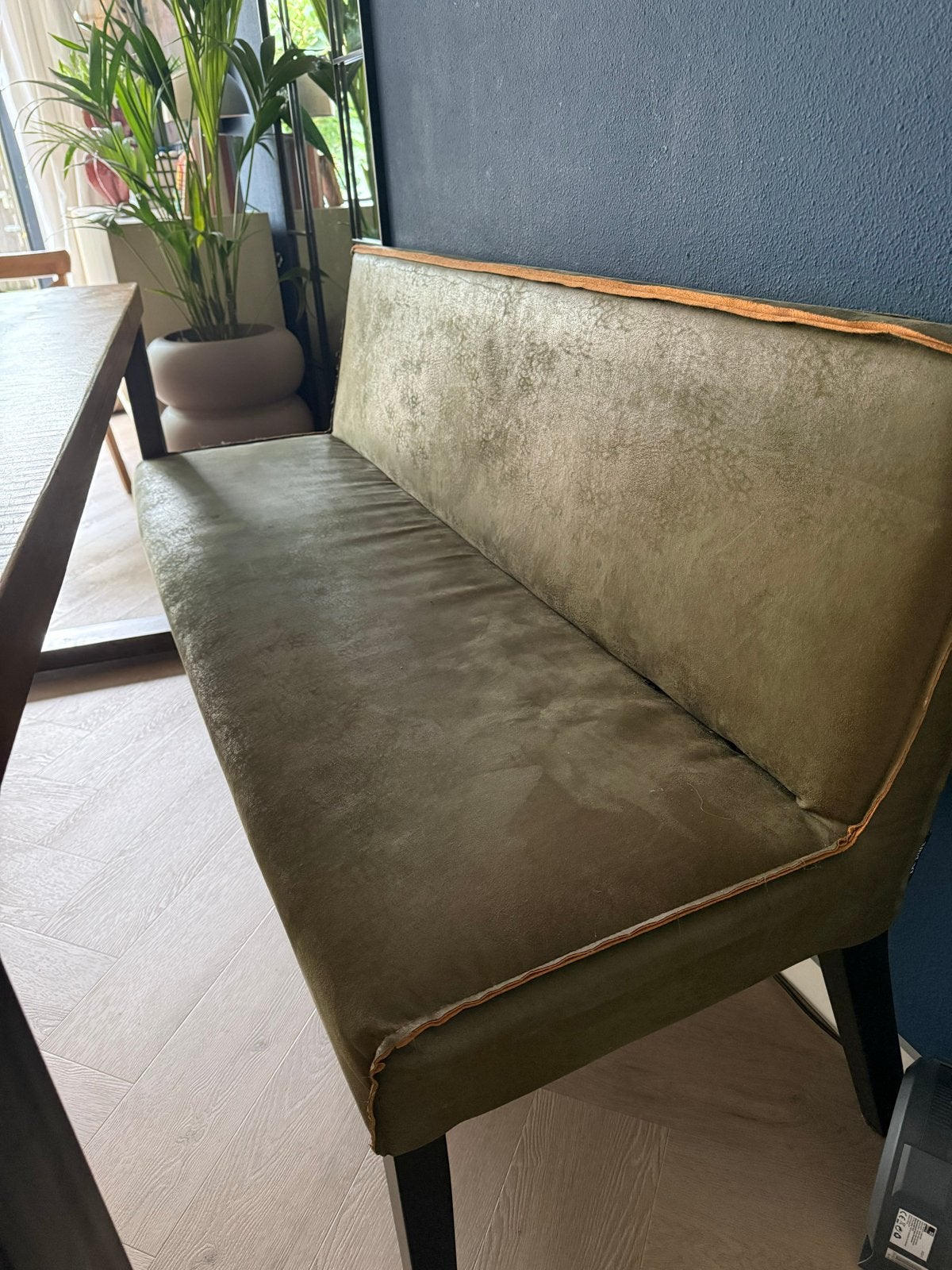 Foto 10 van Eettafel met bank en stoelen - Be Pure