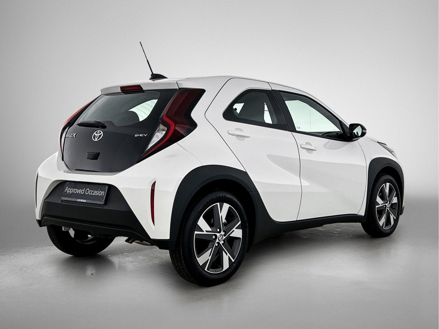 Toyota Aygo X Hybrid 115 play (bj 2026, automaat), 4 stoelen, 116 pk, Wit, Hybride Elektrisch/Benzine