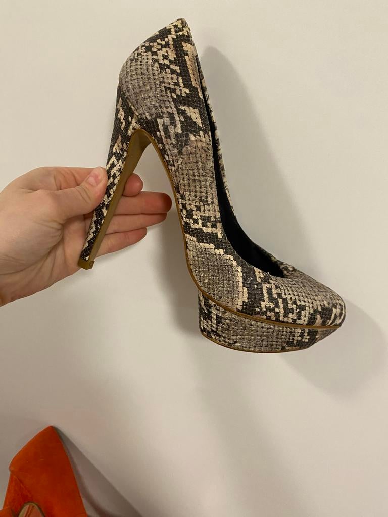 Bershka pumps met slangenprint, Ophalen of Verzenden, Gedragen, Overige kleuren, Pumps