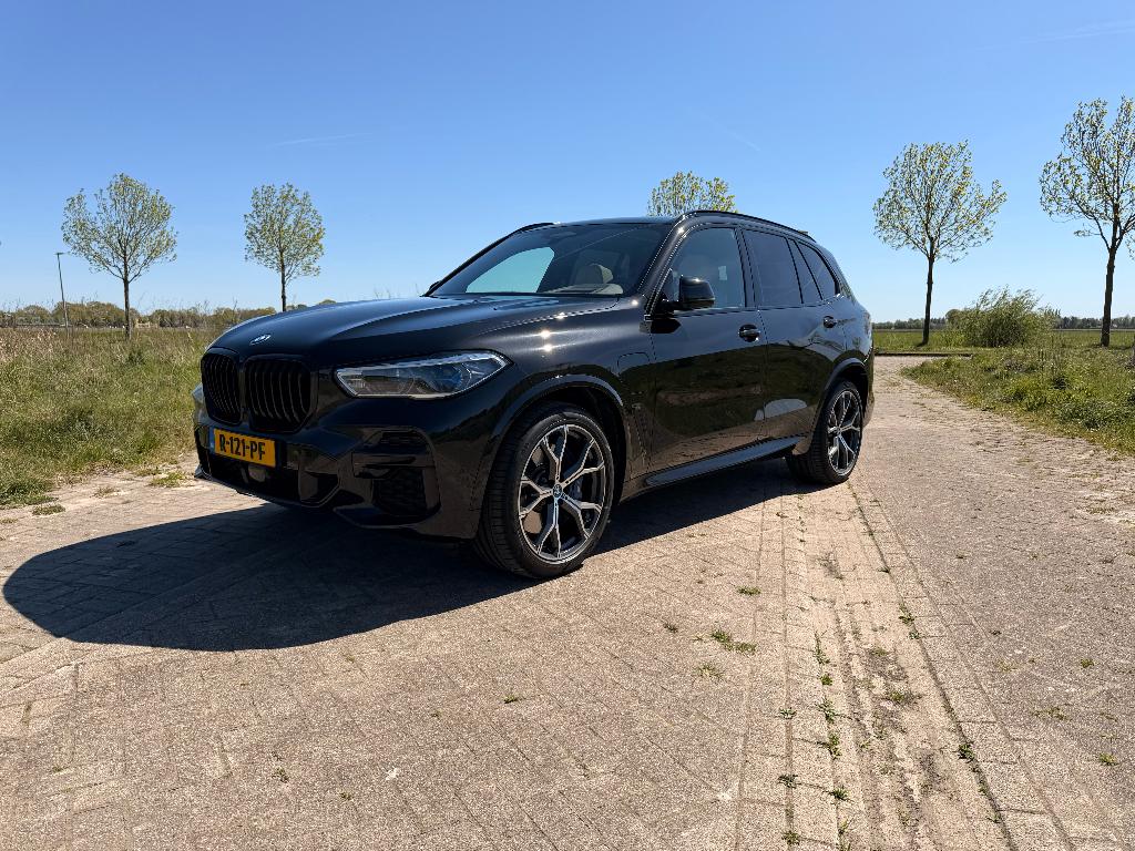 BMW X5 xDrive45e - BTW — BMW Premium Selection tot 12-2027, Auto's, Startonderbreker, Zwart, 2410 kg, Vierwielaandrijving
