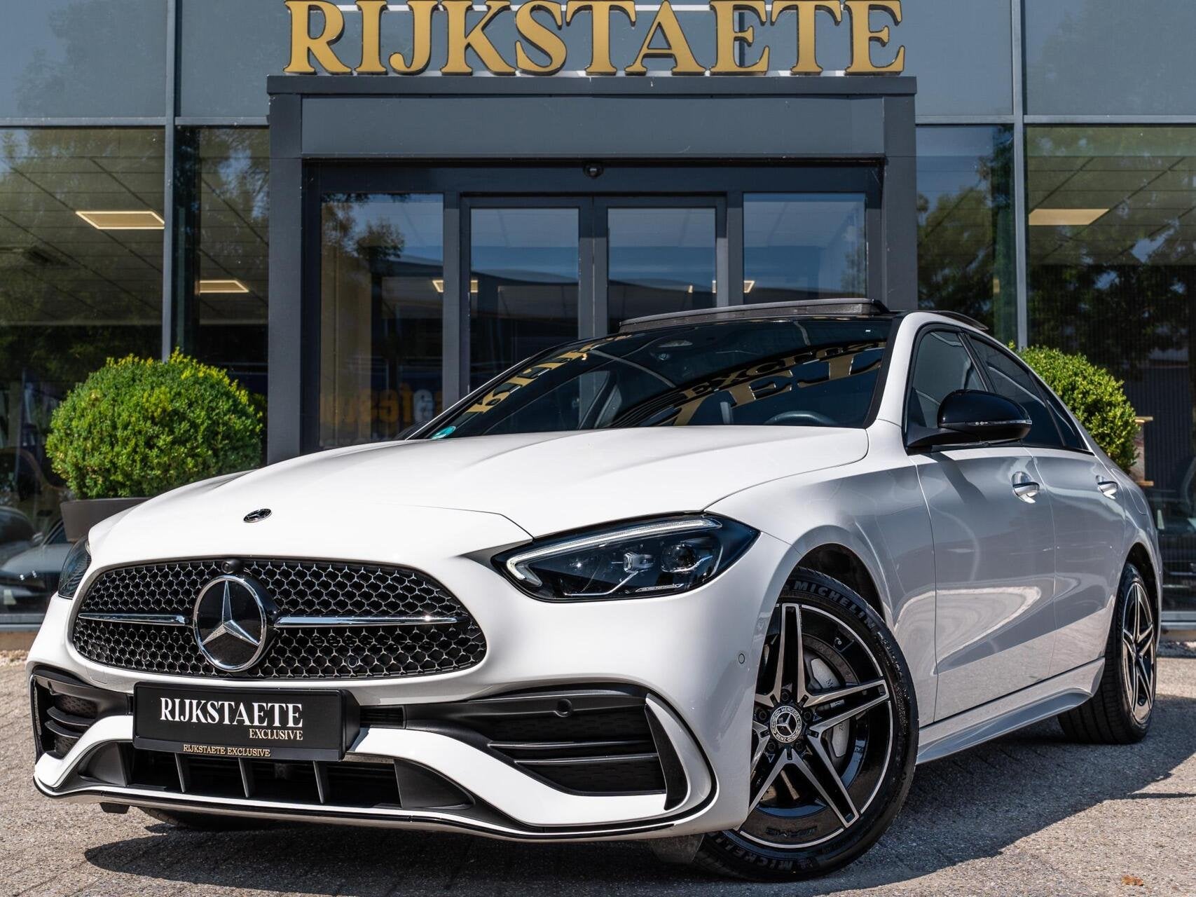 Mercedes C-klasse C300e AMG|PANO|CAMERA|SFEERV.|BURMESTER, Auto's, Automaat, Achterwielaandrijving, Euro 6, Met garantie (alle)