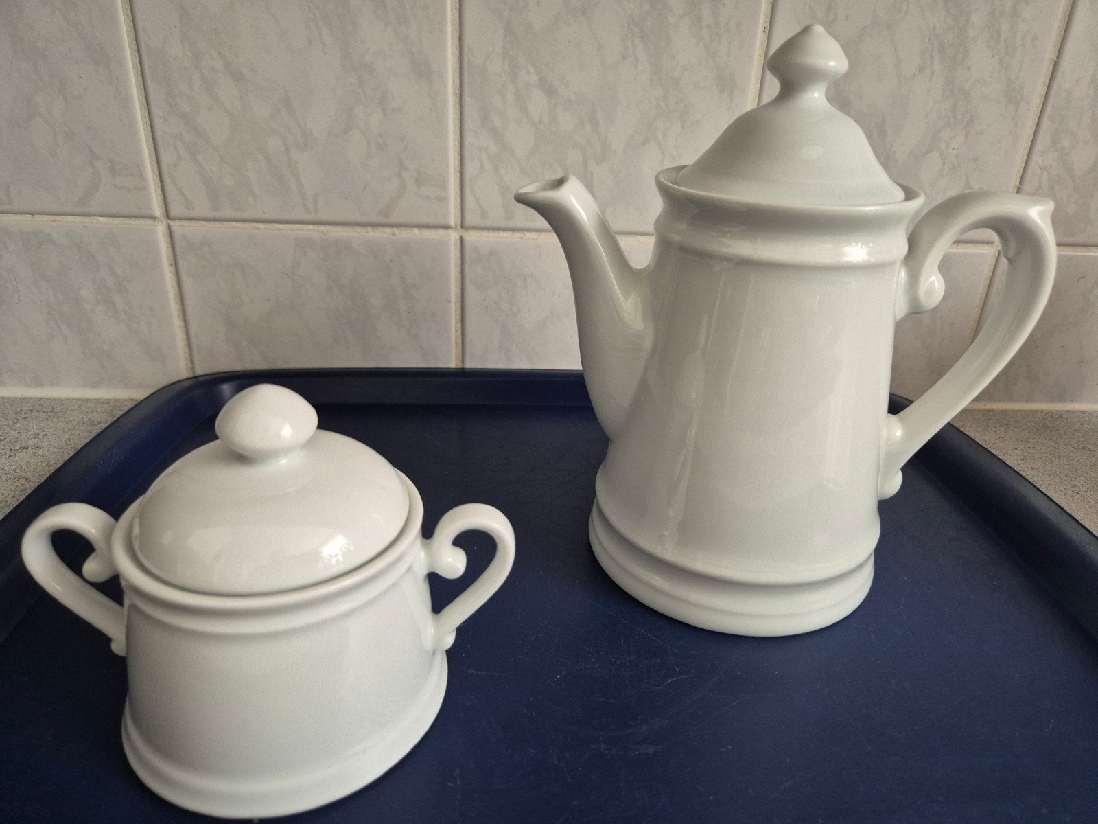 Stoere theepot Winterling met suiketpot, wit porselein., Ophalen of Verzenden