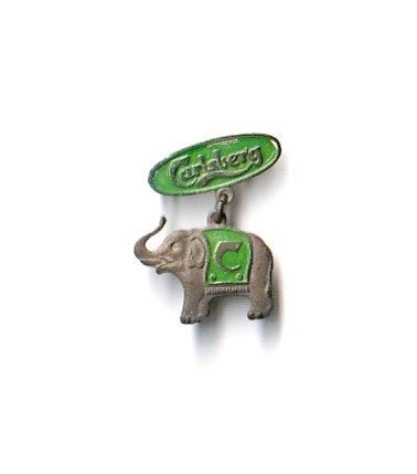 volmetaal brochespeld + hanger Carlsberg deens bier, Verzenden, Overige onderwerpen, Speldje of Pin