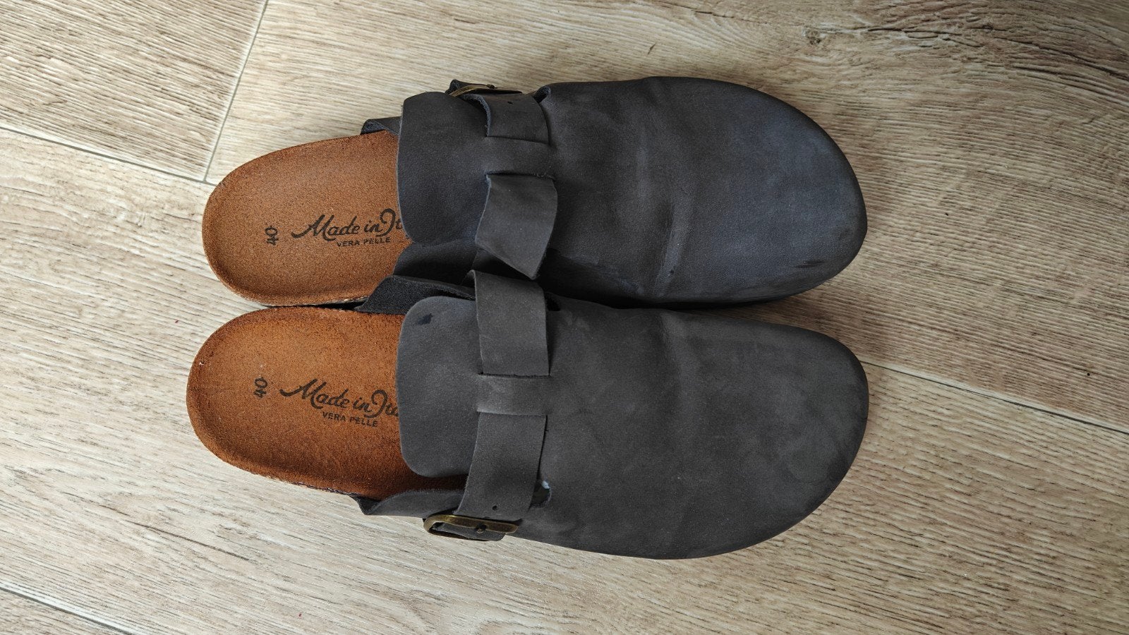 Leren clogs / klomp / slof / slipper donker taupe maat 40, Beige, Ophalen of Verzenden, Zo goed als nieuw, Vera Pele
