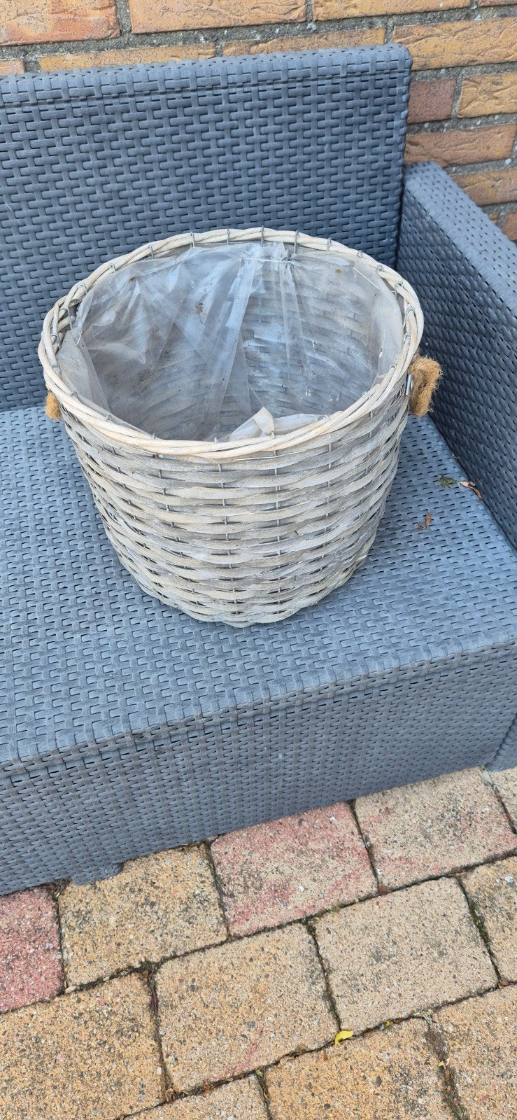 Grote rieten bloempot met plastic binnenvoering, Tuin en Terras, Bloempotten, Gebruikt, Overige materialen, Binnen, Balkon, Tuin
