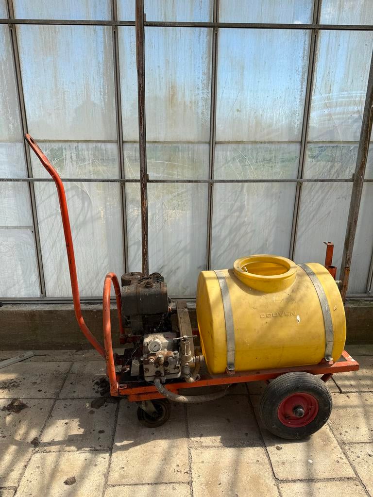 Spuit op wielen met Briggs & Stratton motor, Ophalen
