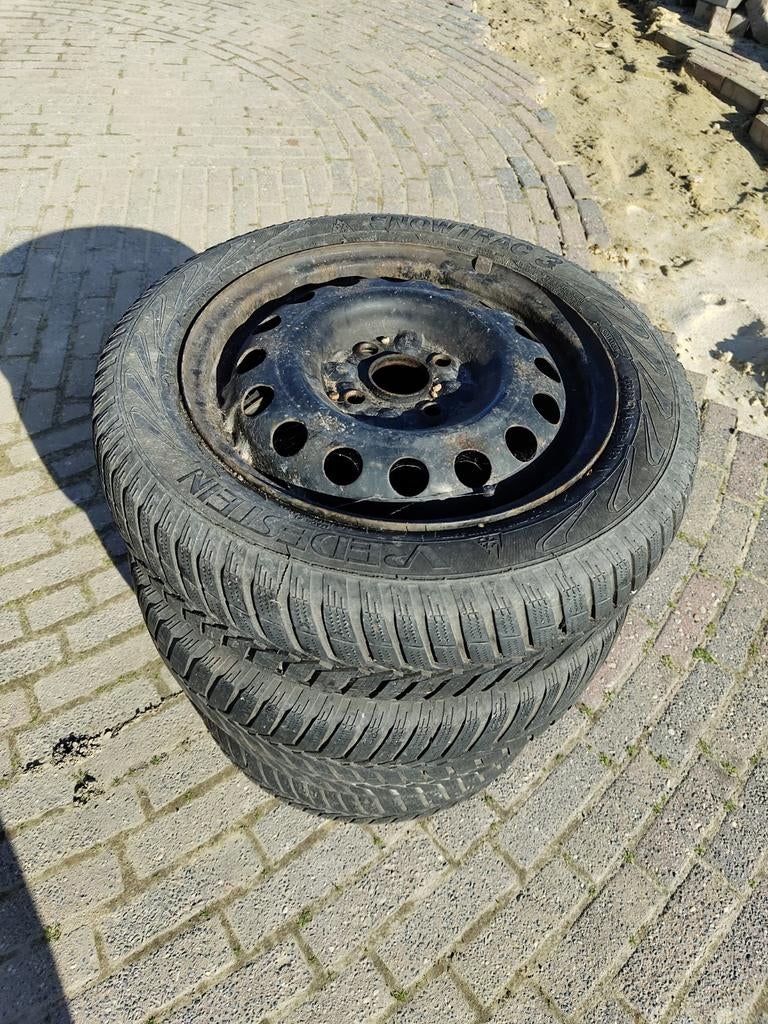 Winterbanden met stalen velgen voor 107/Aygo/C1, Ophalen, Gebruikt